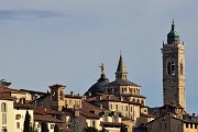 02 Zoom su campanili e cupole (S. Maria Maggiore, Duomo) dallo Scorlazino